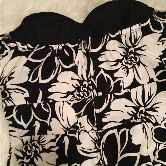 🚫SOLD LOCAL🚫 NWT Mini Strapless Dress - Picture 4 of 4